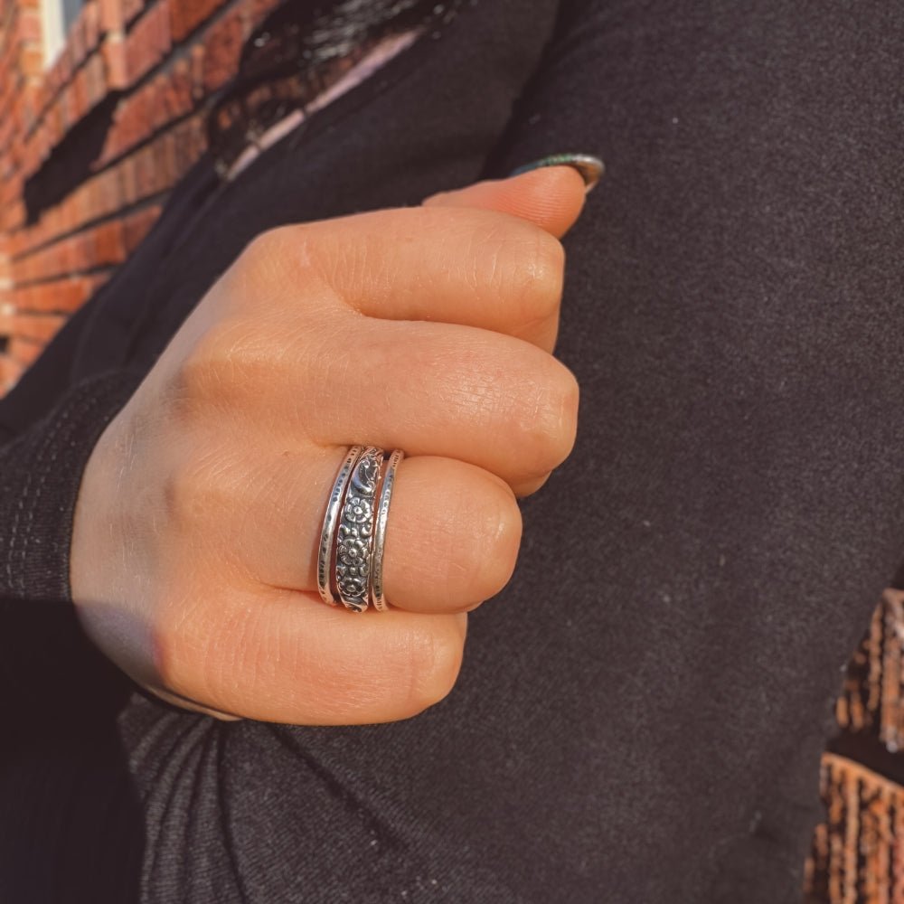 Petite Flower Silver Band Ring -