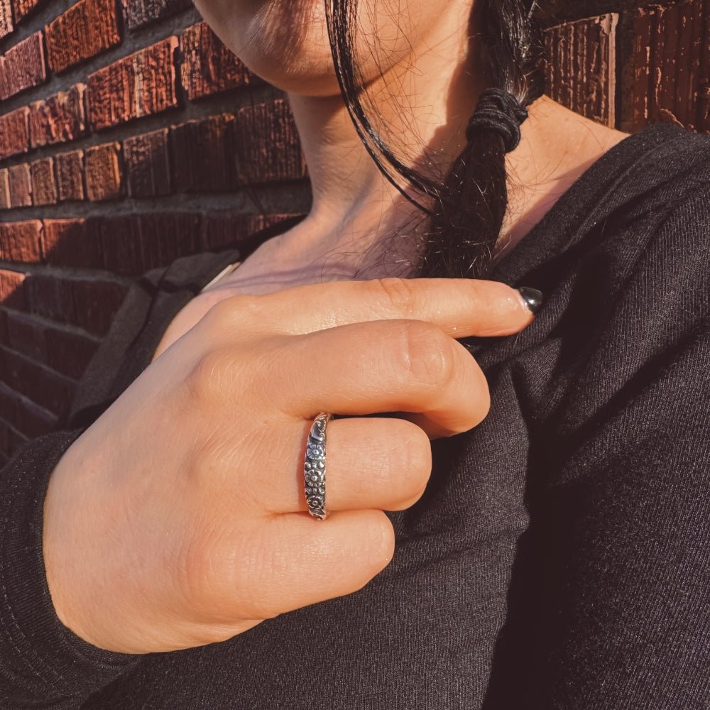 Petite Flower Silver Band Ring -