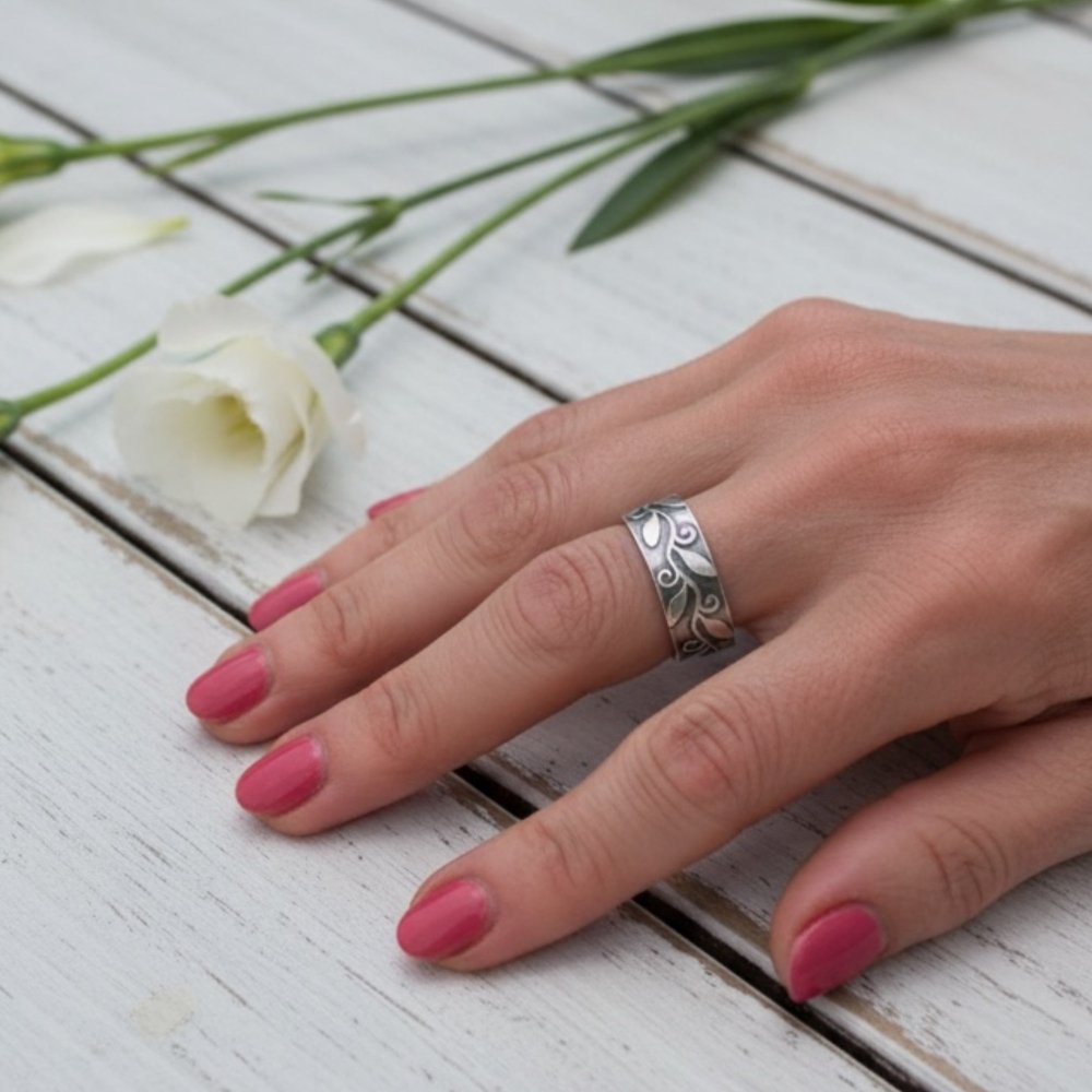 Leaf and Swirl Silver Band Ring - 