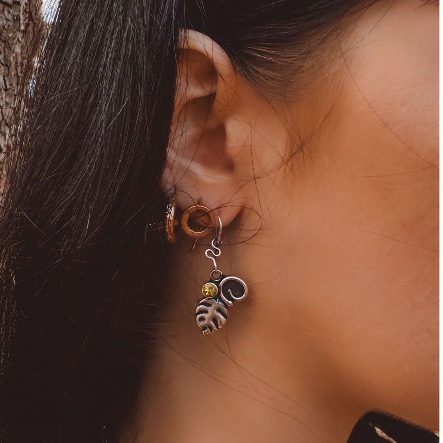 Monstera Peridot Silver Earrings -