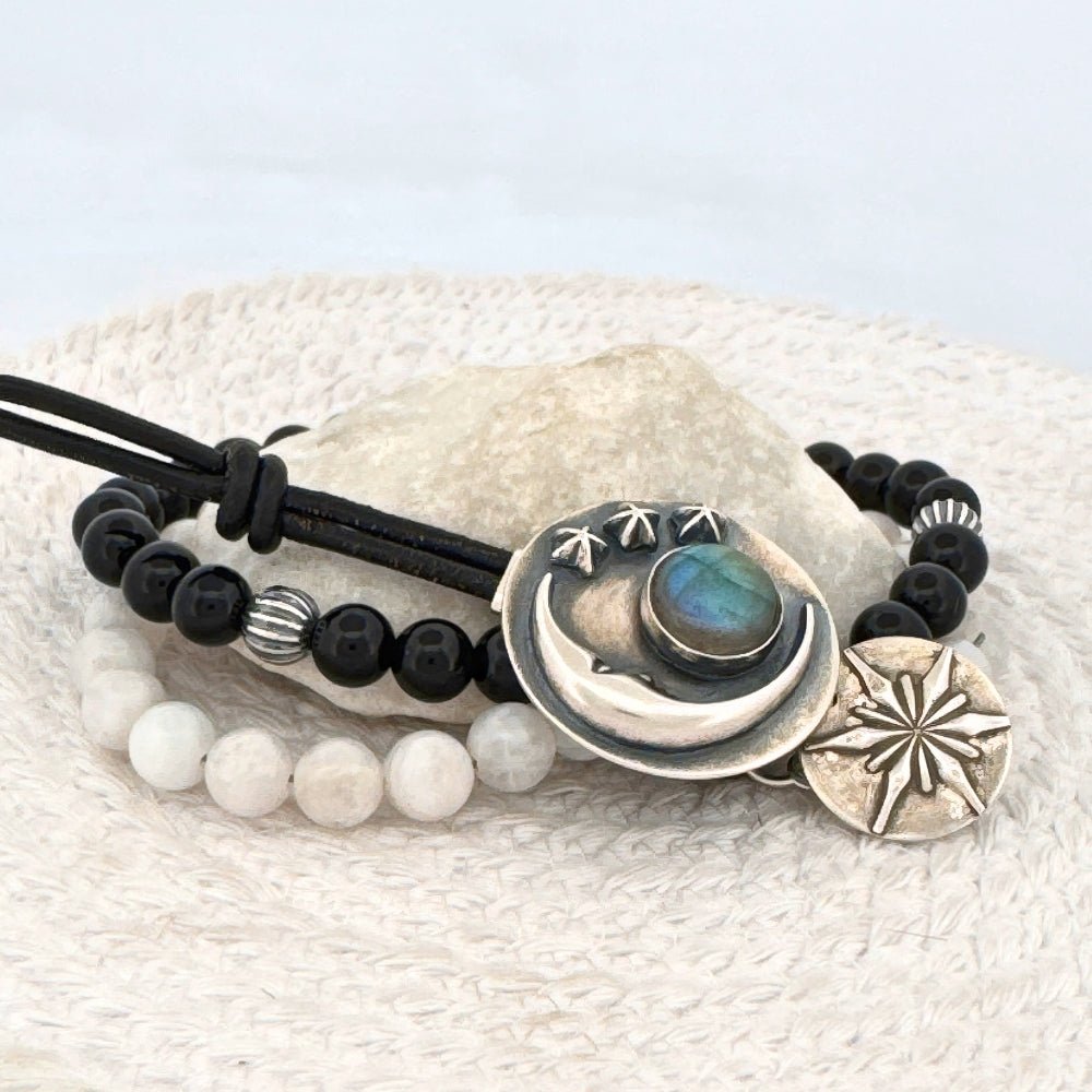 Moon Face Labradorite Silver Button Bracelet - 