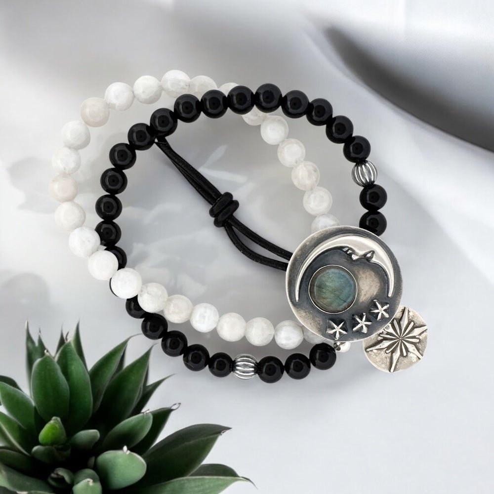 Moon Face Labradorite Silver Button Bracelet - 