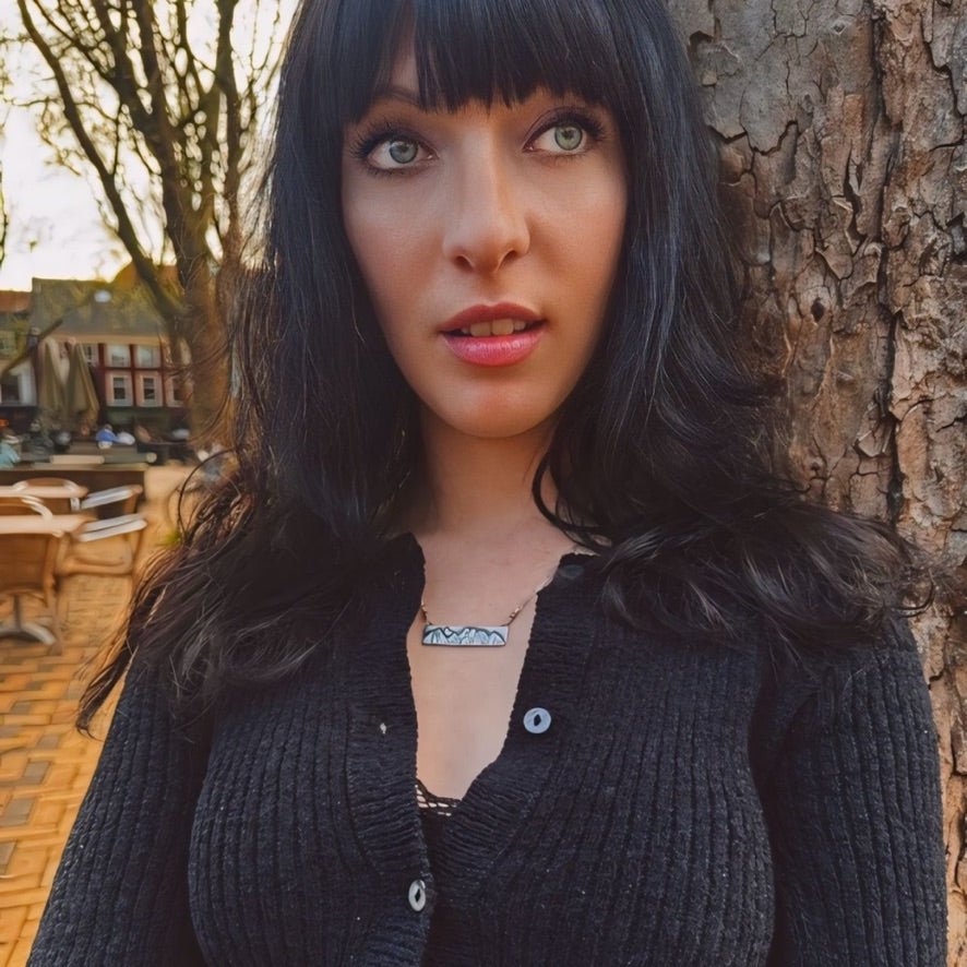 Whale’s Tale Mountain Silver Bar Necklace -