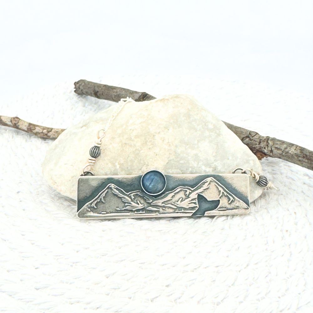 Whale’s Tale Mountain Silver Bar Necklace -